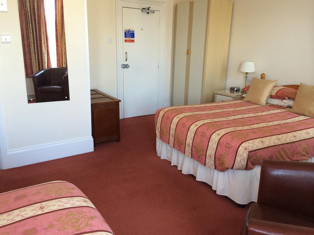 Landguard Lodge Southampton Room photo